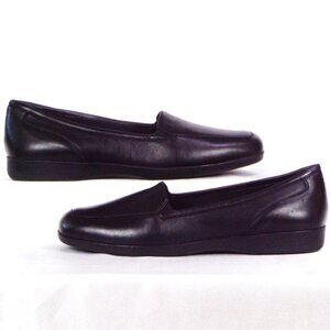 EASY SPIRIT size 11W black low-heel loafers cushioned insoles leather uppers